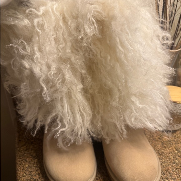 Ugg Lida Curly Sheepskin Mongolia fluffy Suede Boots Size 8 like new - Picture 2 of 6